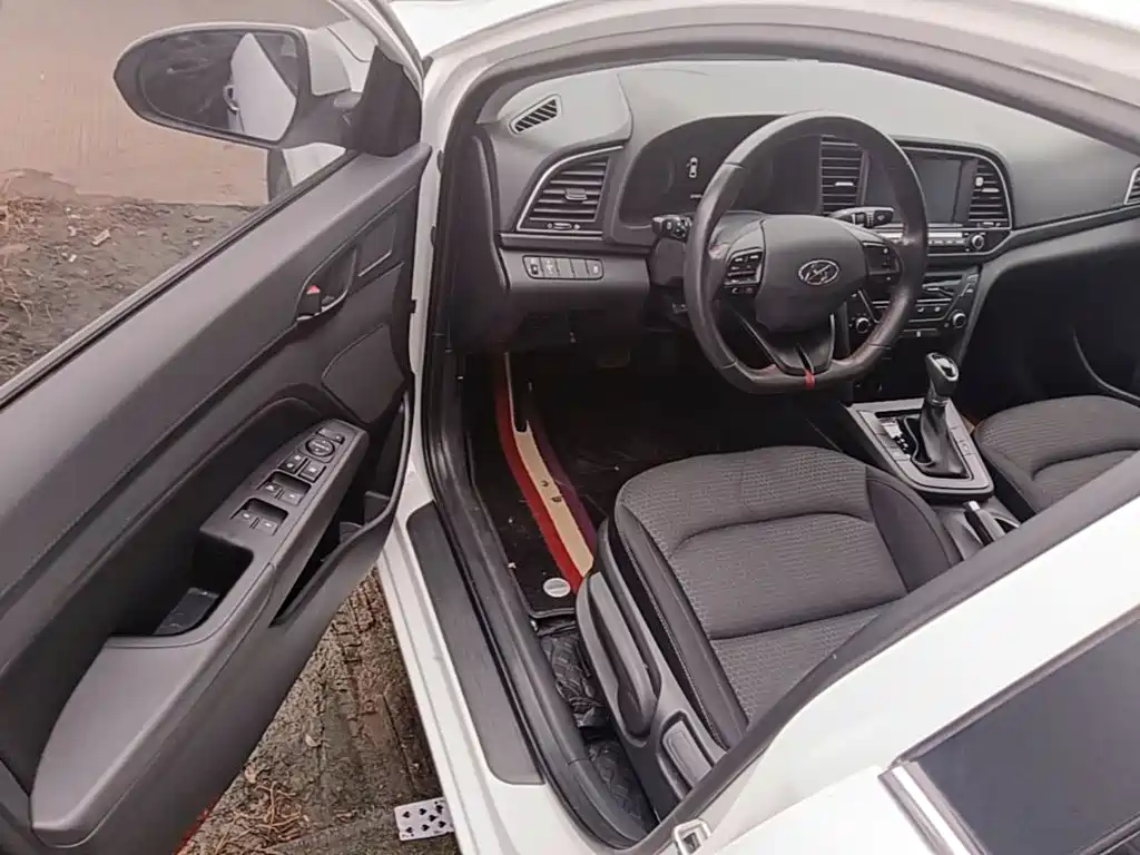 Hyundai Elantra — миниатюра 16