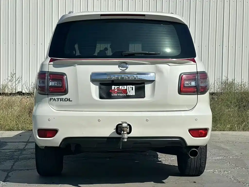 Nissan Patrol — миниатюра 8