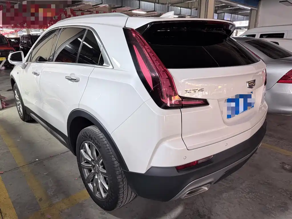 CADILLAC XT4
