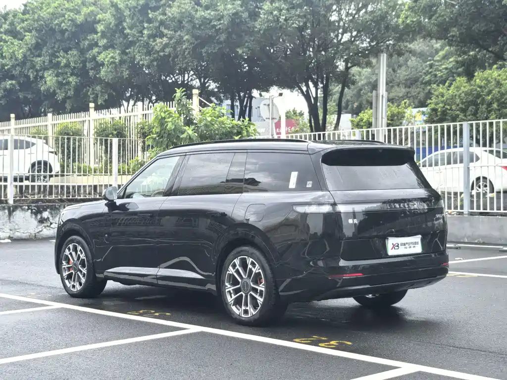 Lynk & Co Рука 900. — миниатюра 5
