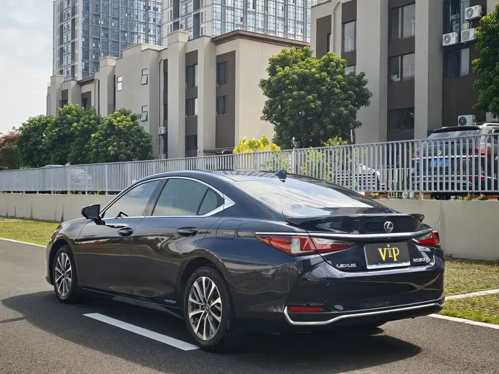 Lexus ES — миниатюра 6