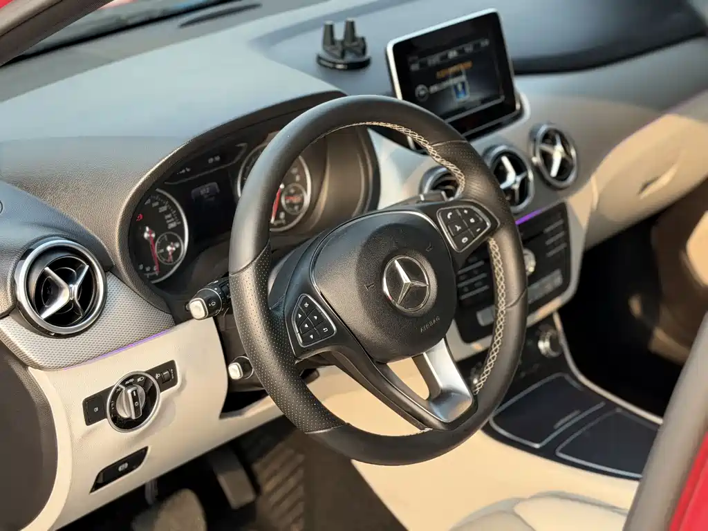 Mercedes-Benz B-Class — миниатюра 11