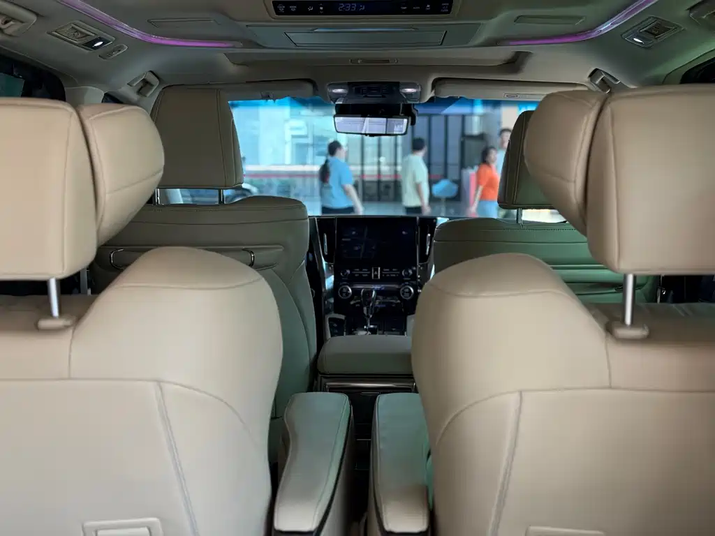 Toyota Alphard — миниатюра 20