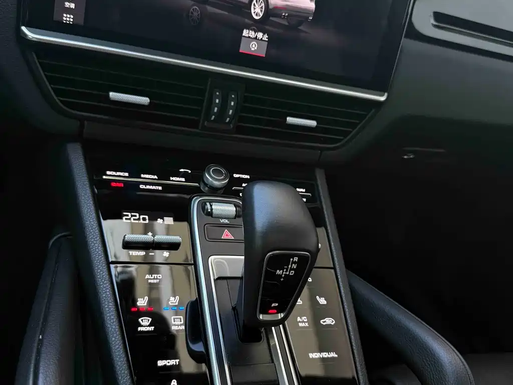 Porsche Cayenne — миниатюра 6