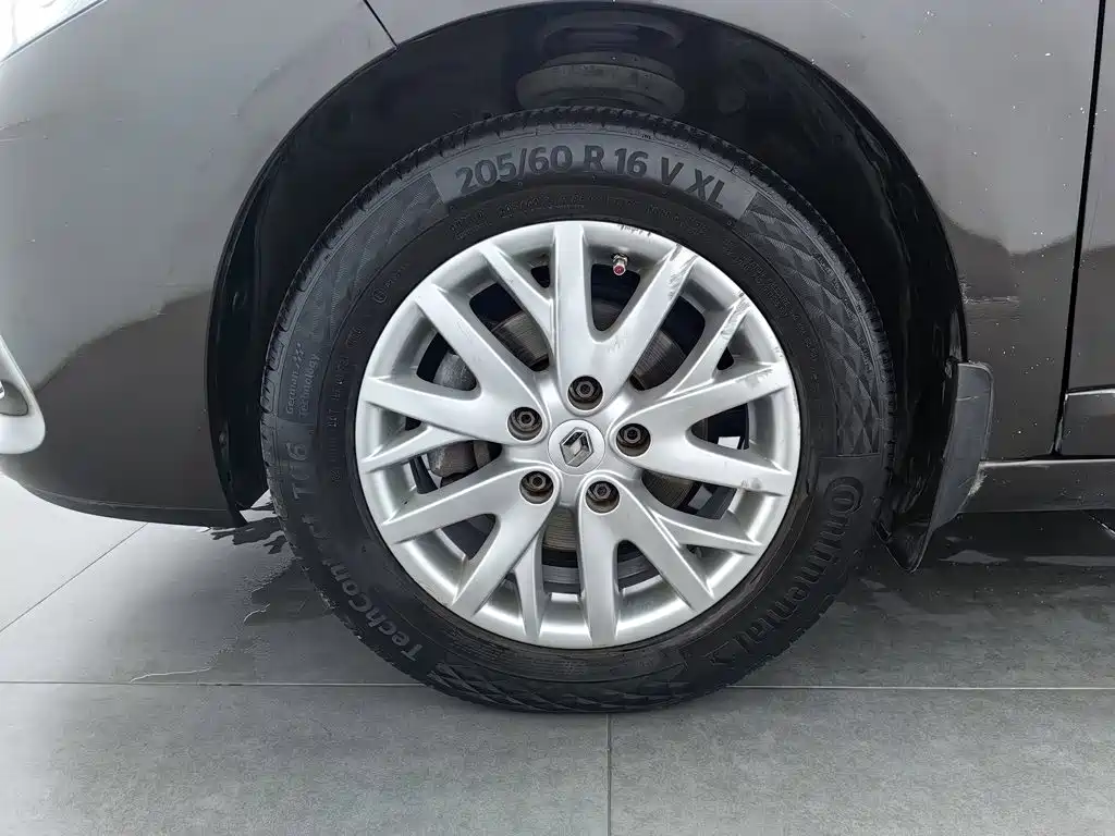 Renault Fluence 2.0L Comfort Edition, фото 17