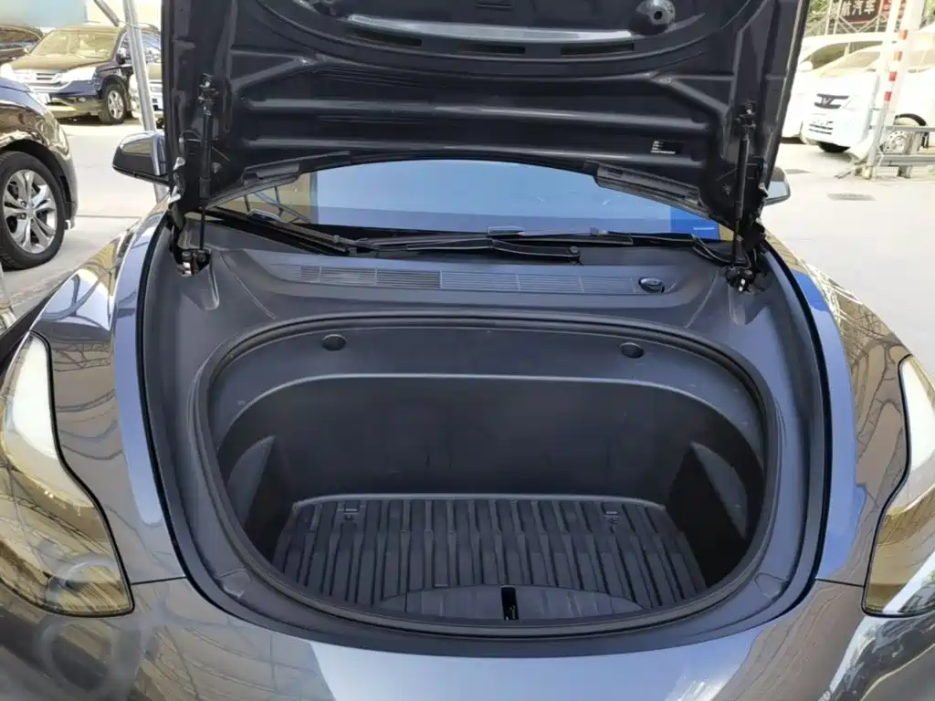 Tesla Model 3 — миниатюра 20
