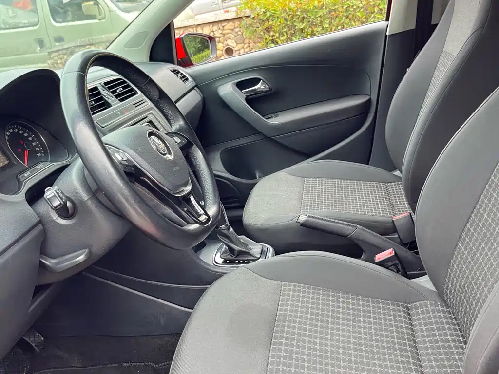 Volkswagen Polo 2016 1.6L AT Comfort