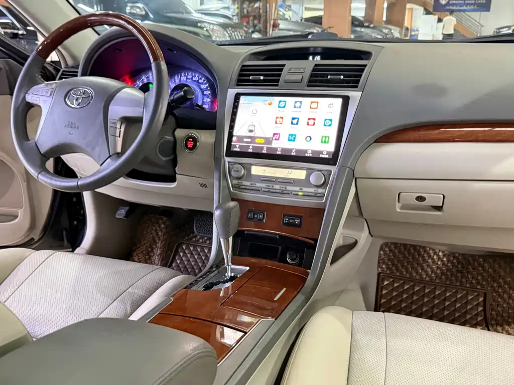 Toyota Camry — миниатюра 11