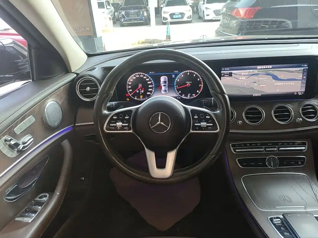 Mercedes-Benz E-Class — миниатюра 11