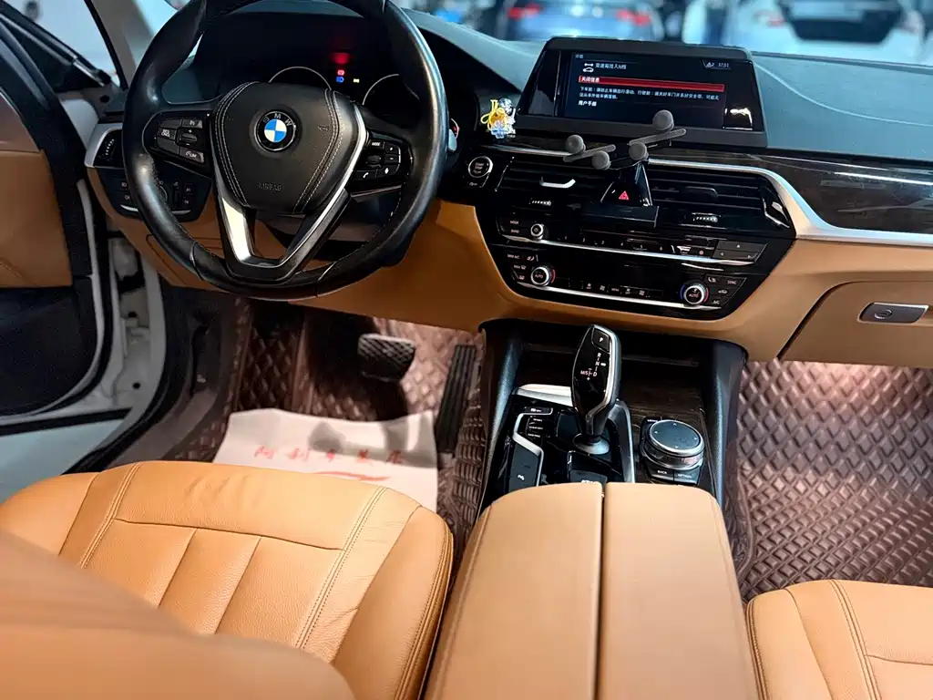 BMW 5 Series — миниатюра 6
