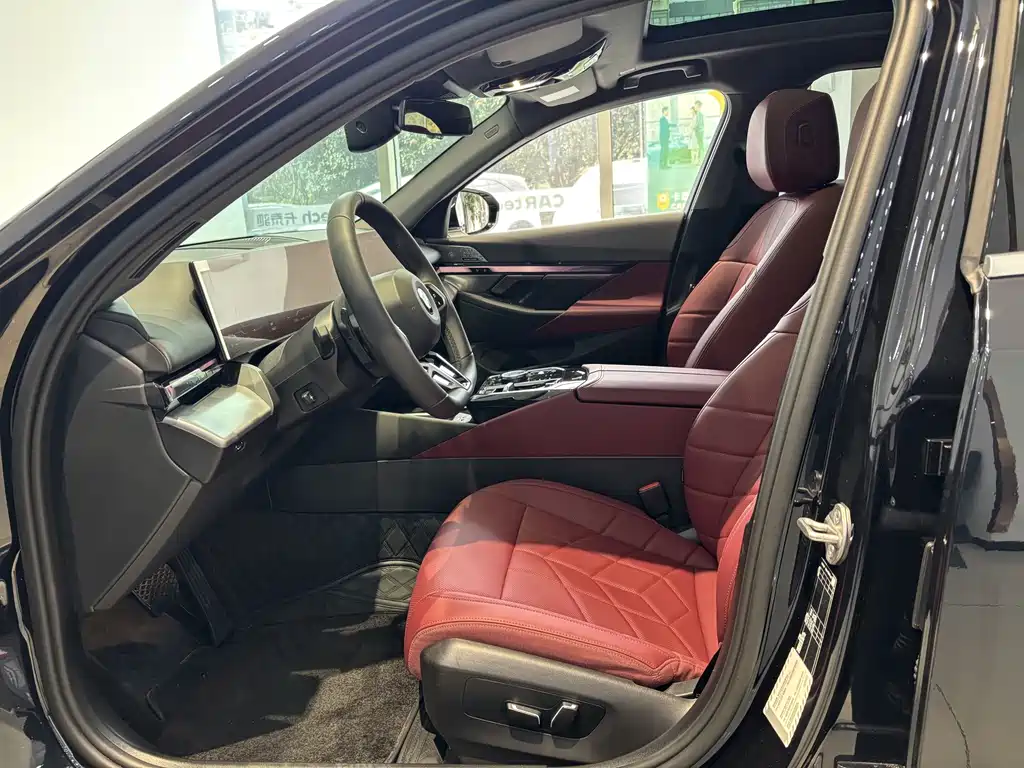 BMW 5 Series — миниатюра 13