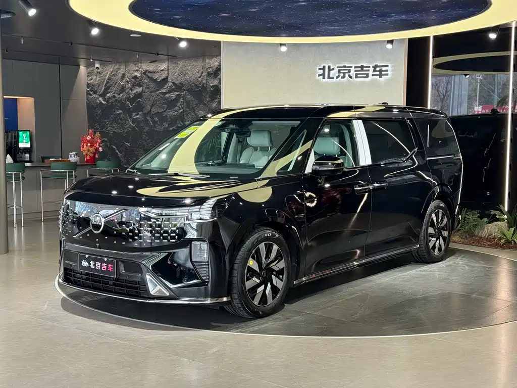 Volvo EM90 2026