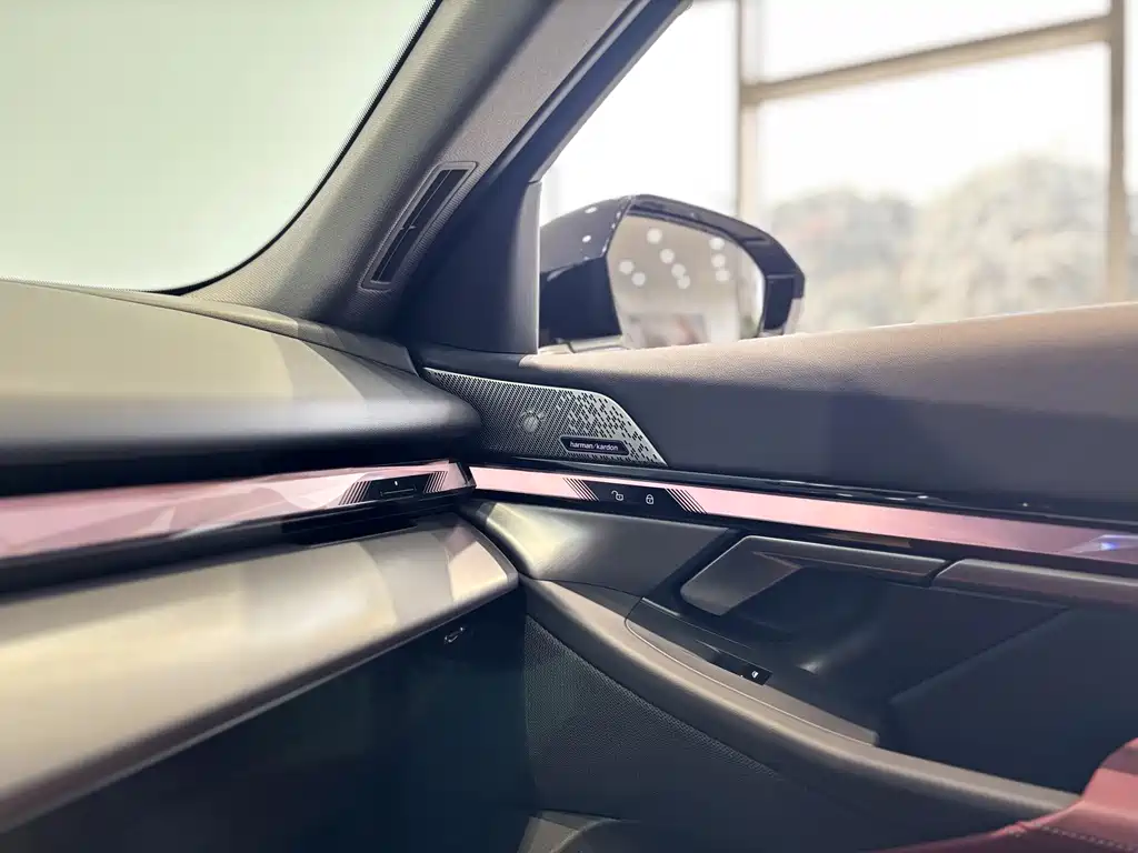 BMW 5 Series — миниатюра 11