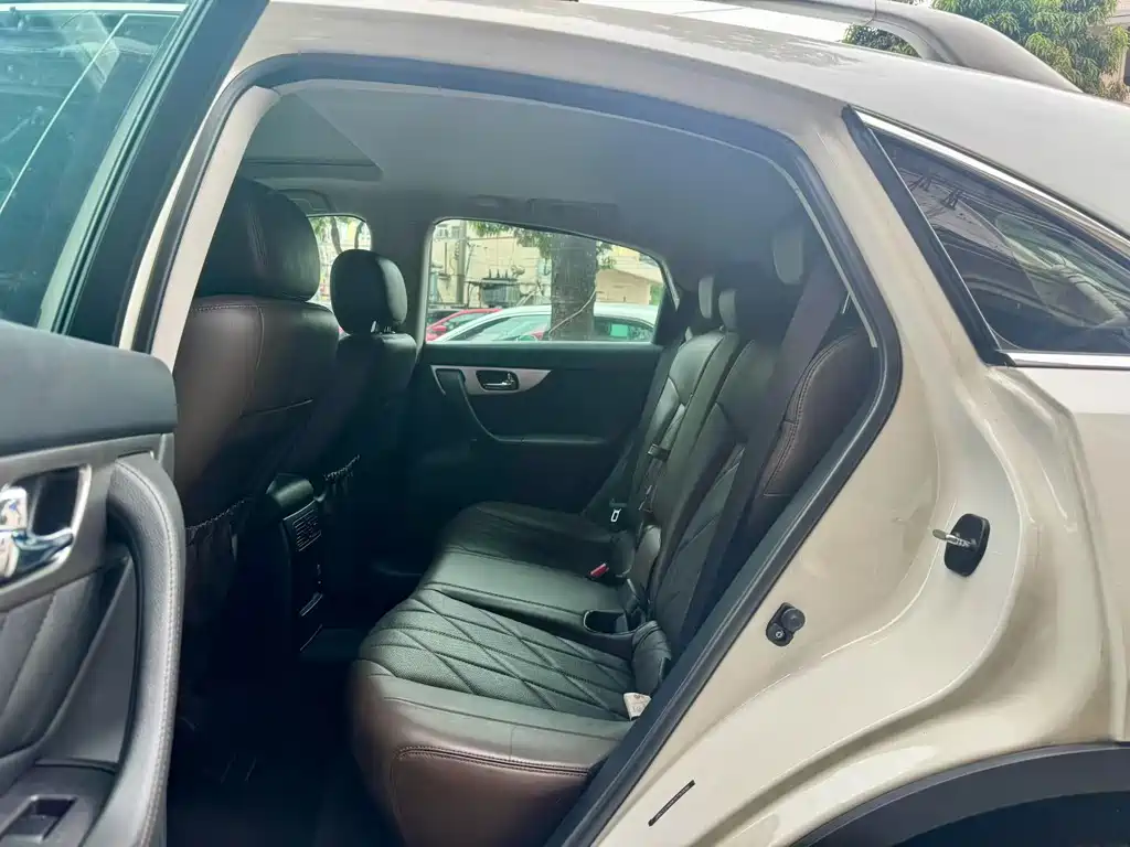 Infiniti QX70 — миниатюра 6