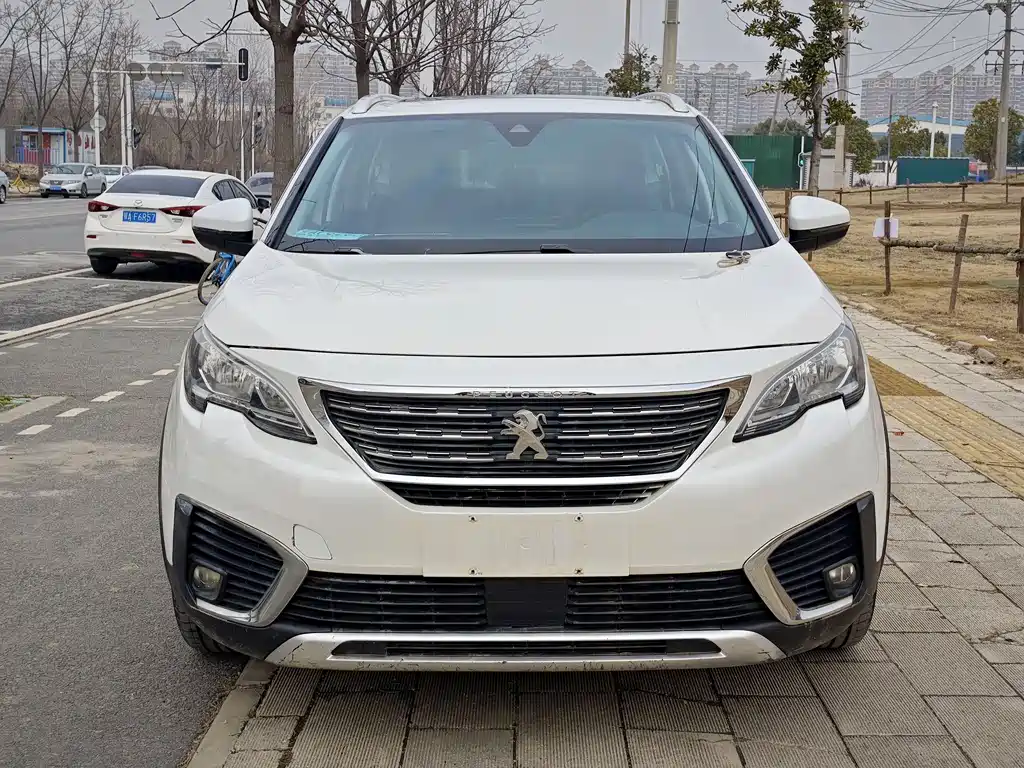 PEUGEOT 5008