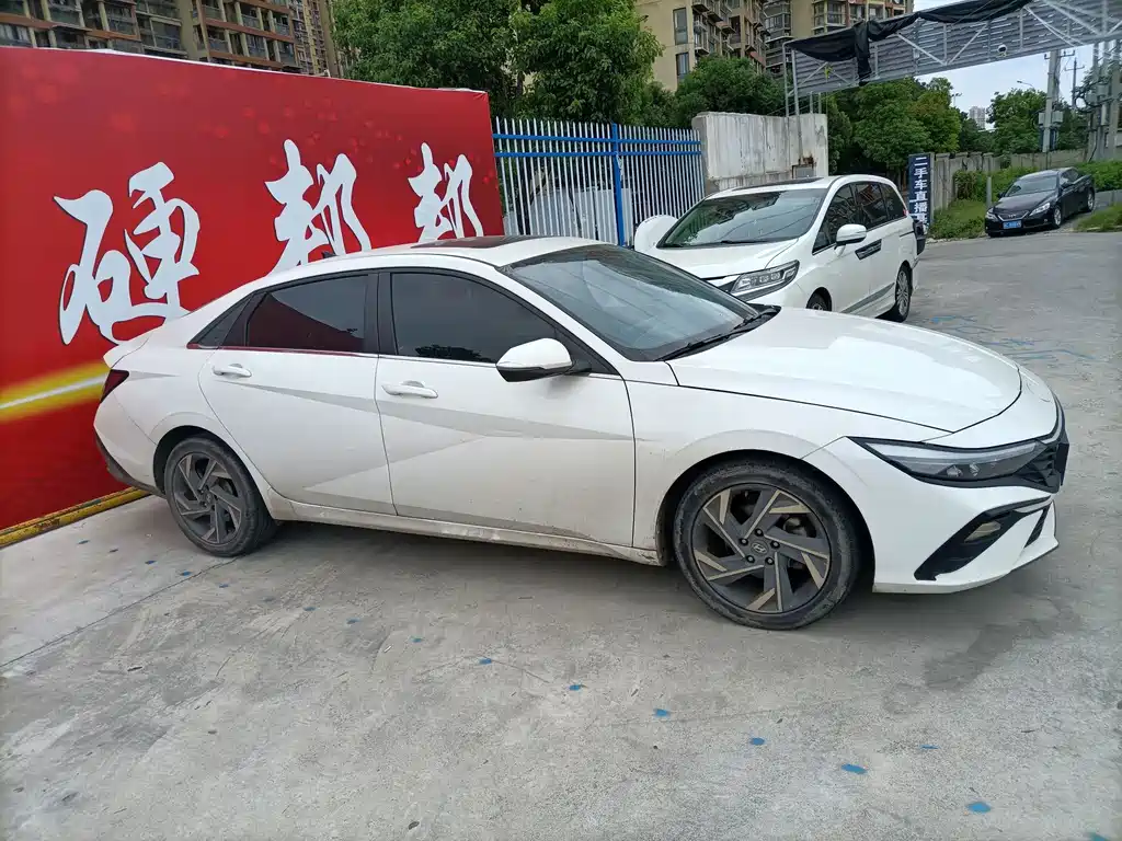 Hyundai Elantra — миниатюра 6