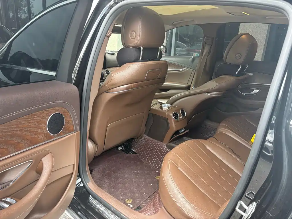 Mercedes-Benz E-Class — миниатюра 5