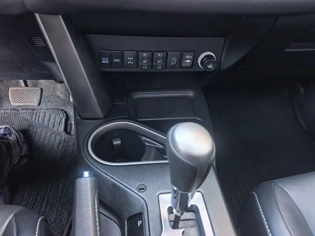 Toyota RAV4 — миниатюра 15