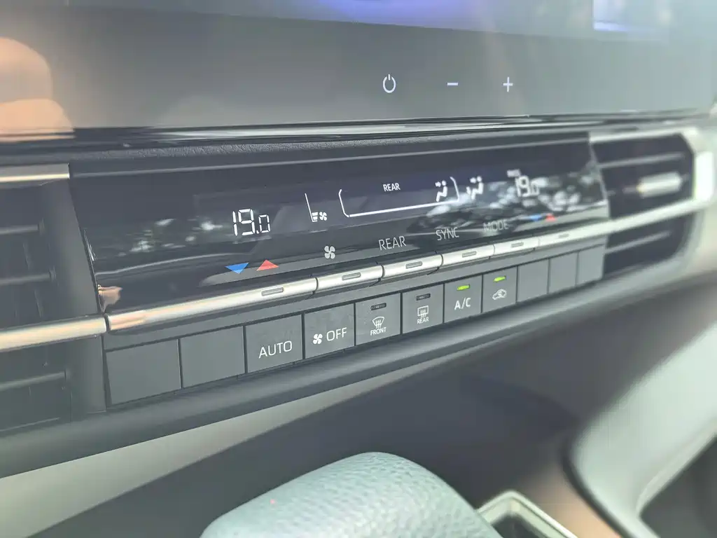 Toyota Sienna — миниатюра 12