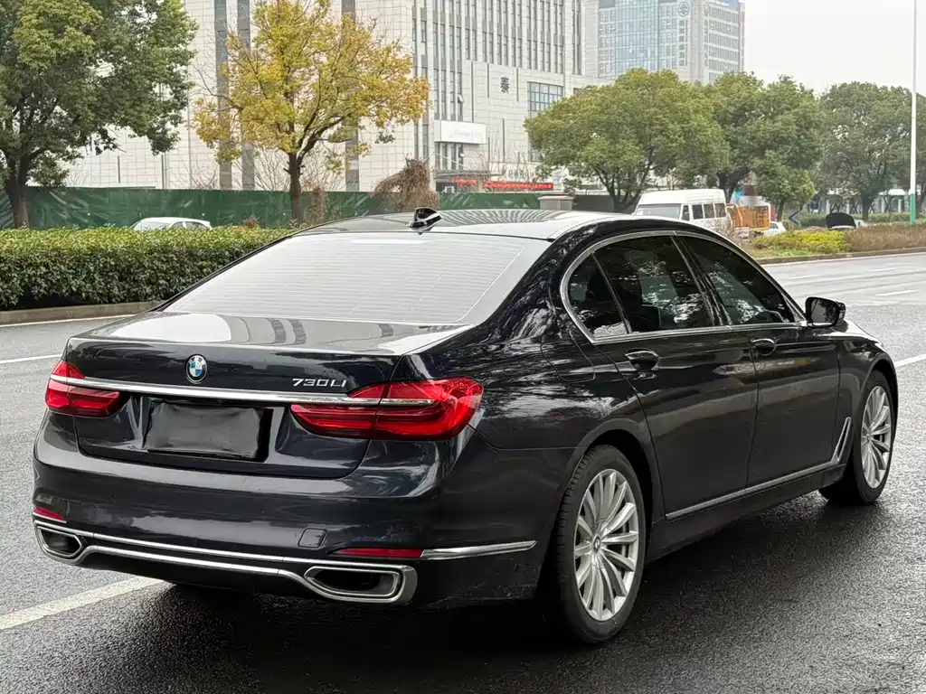 BMW 7 SERIES