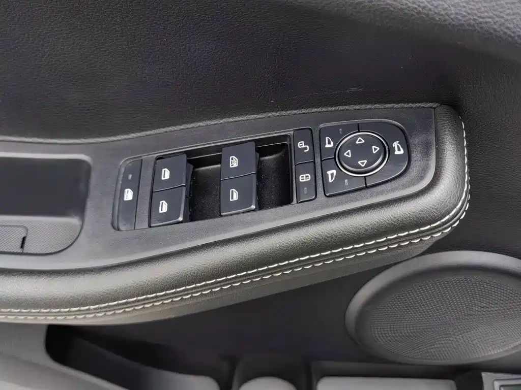 BYD Yuan EV — миниатюра 9