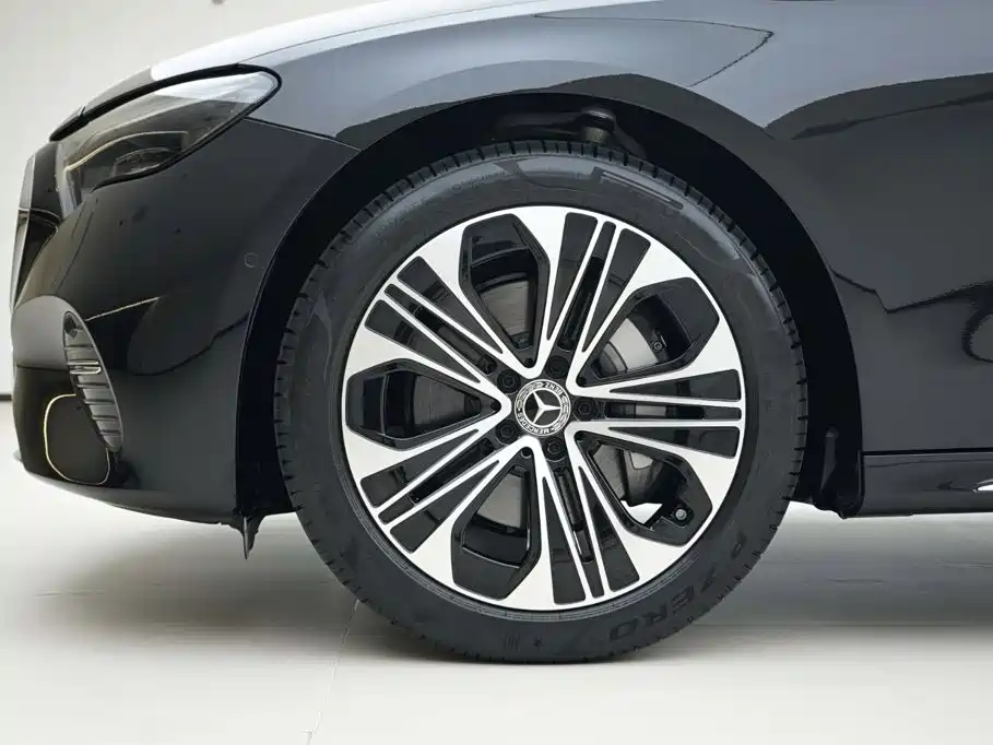 Mercedes-Benz E-Class — миниатюра 13