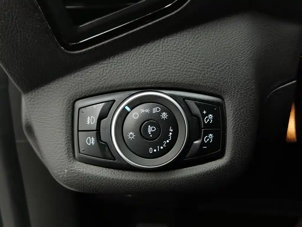 Ford Kuga — миниатюра 21