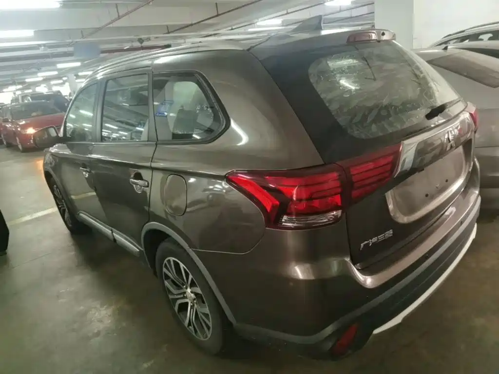 Mitsubishi Outlander — миниатюра 5