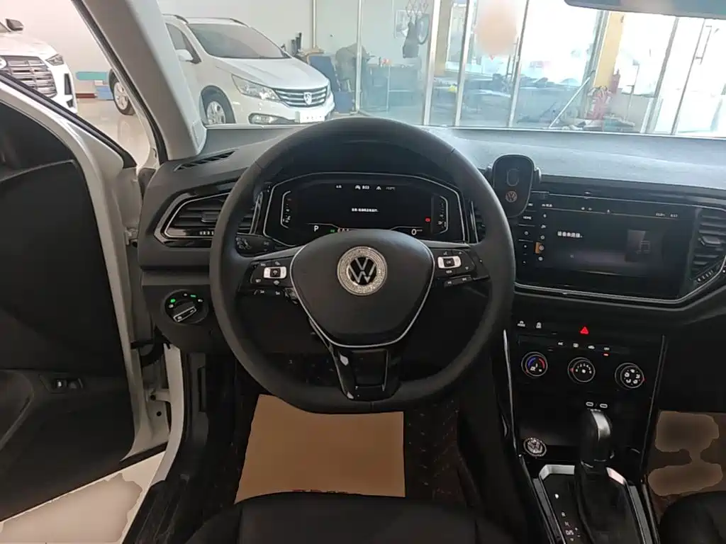 Volkswagen T-Roc — миниатюра 11