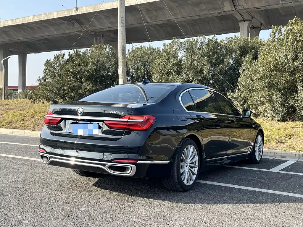 BMW 7 SERIES