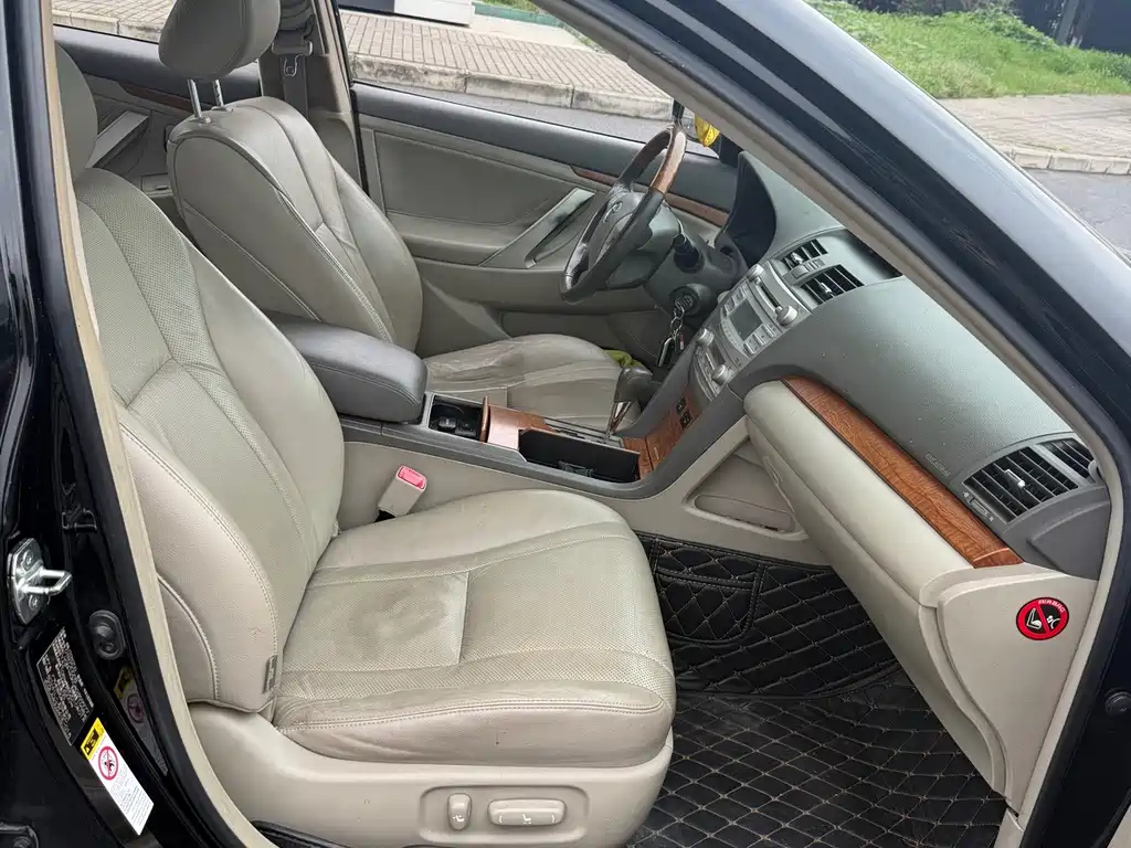 Toyota Camry — миниатюра 9