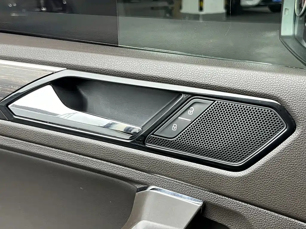 Volkswagen Tiguan L L 2017 330TSI AT Flagship