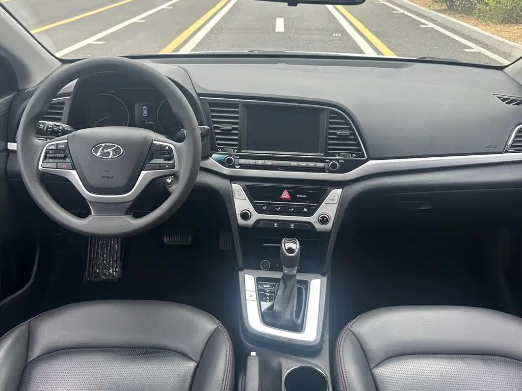 Hyundai Elantra — миниатюра 9