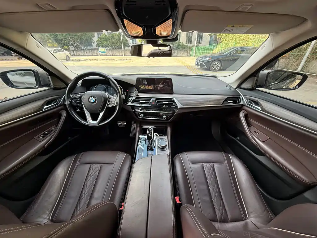 BMW 5 Series — миниатюра 9