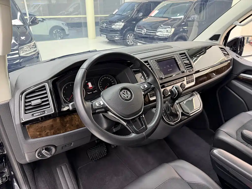 Volkswagen Multivan — миниатюра 8