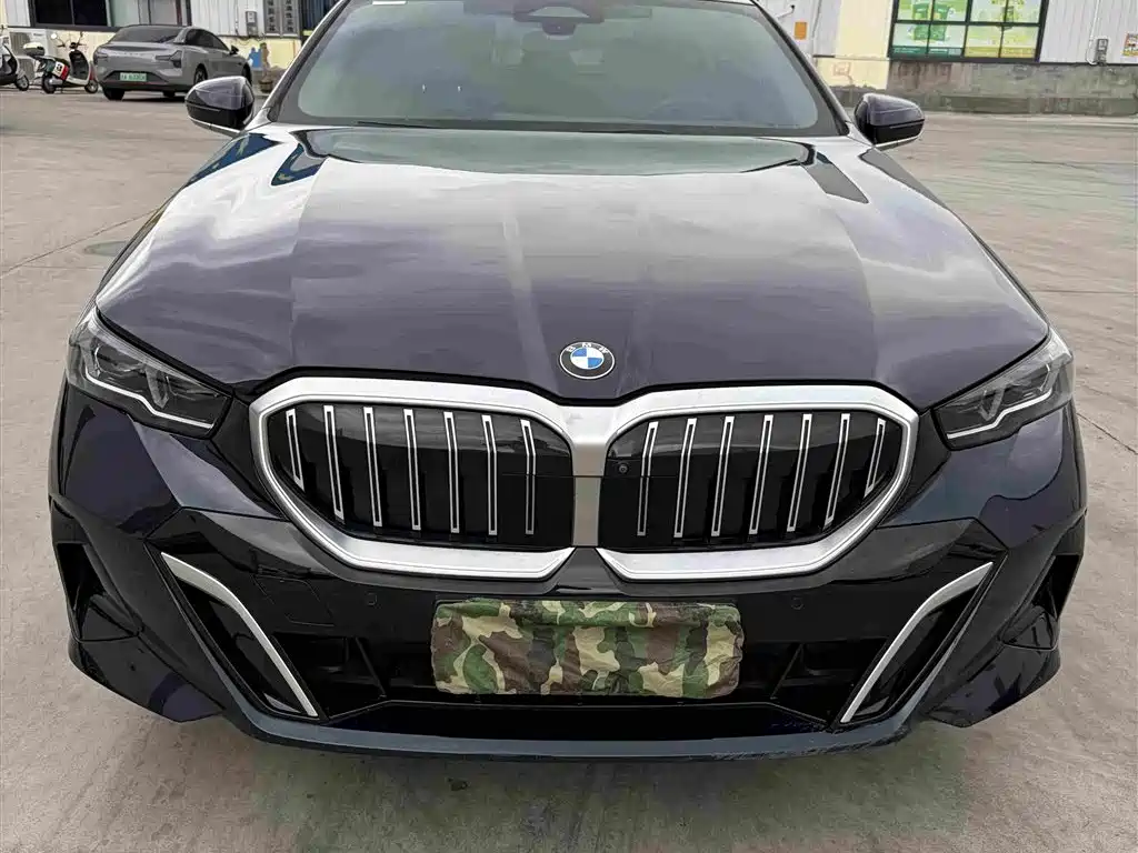 BMW 5 Series — миниатюра 2