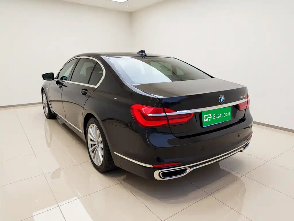 BMW 7 Series — миниатюра 4