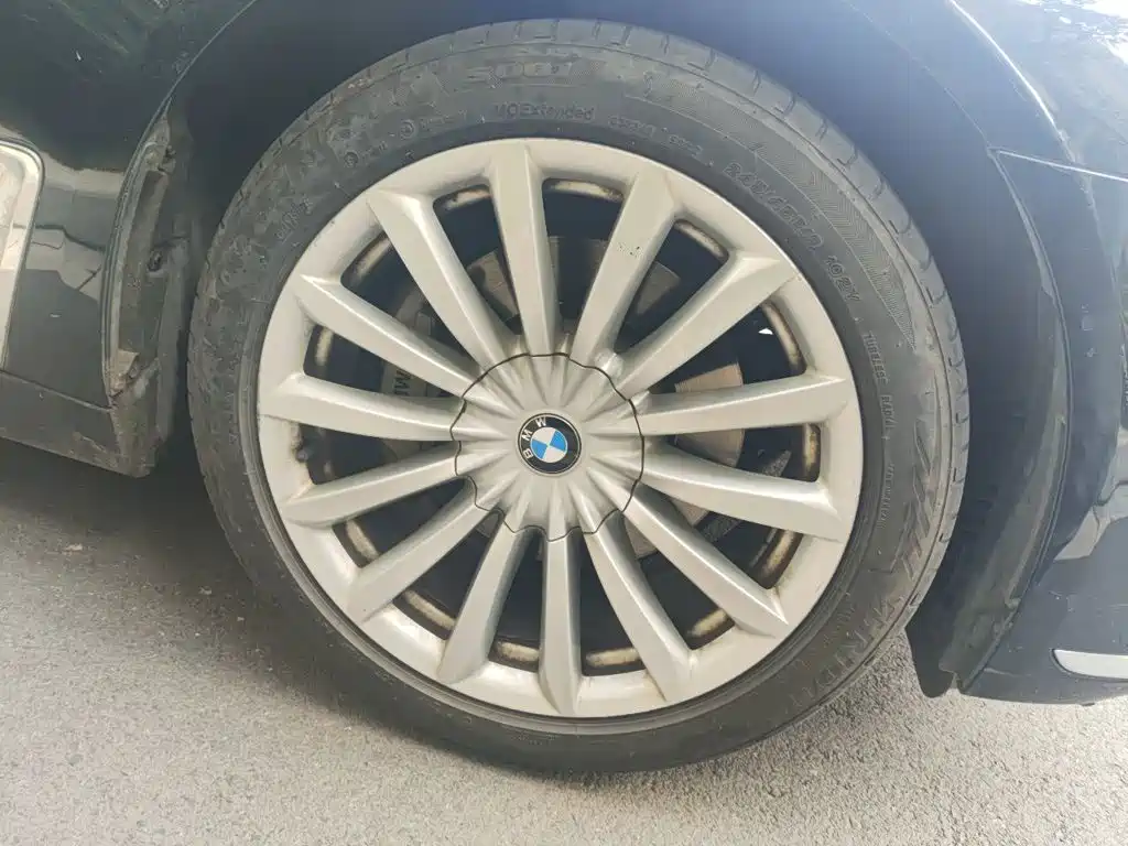BMW 7 Series — миниатюра 8