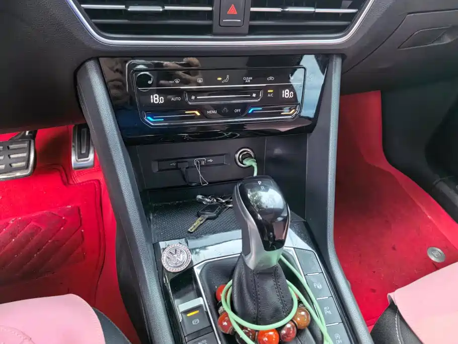 Volkswagen Tiguan L — миниатюра 16