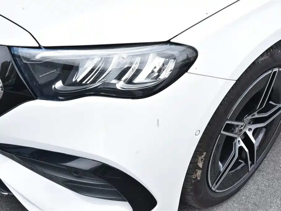 Mercedes-Benz E-Class — миниатюра 6