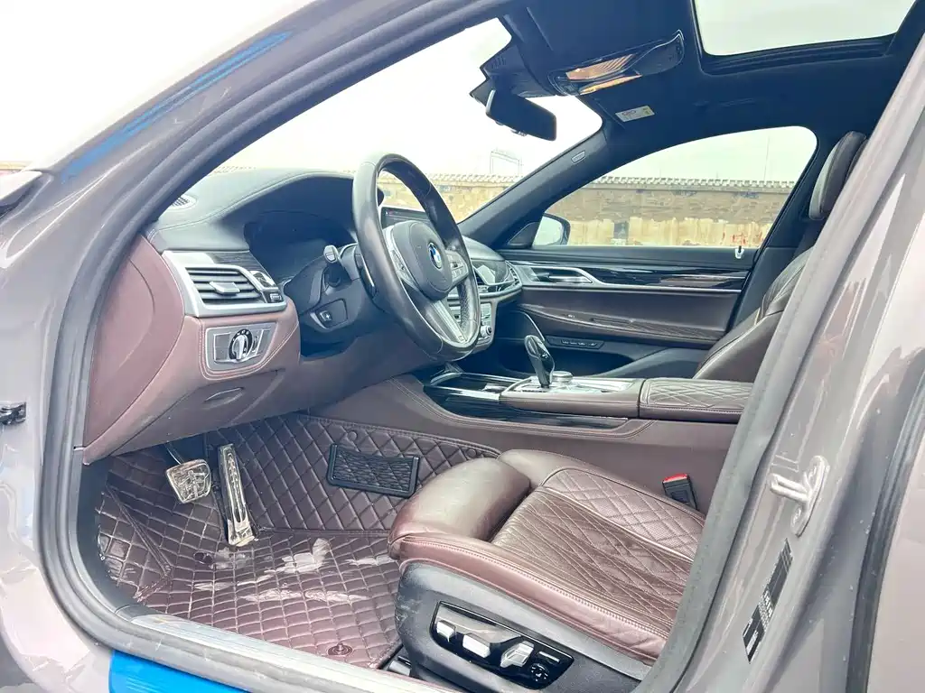 BMW 7 SERIES