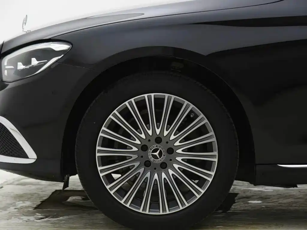 Mercedes-Benz E-Class — миниатюра 5