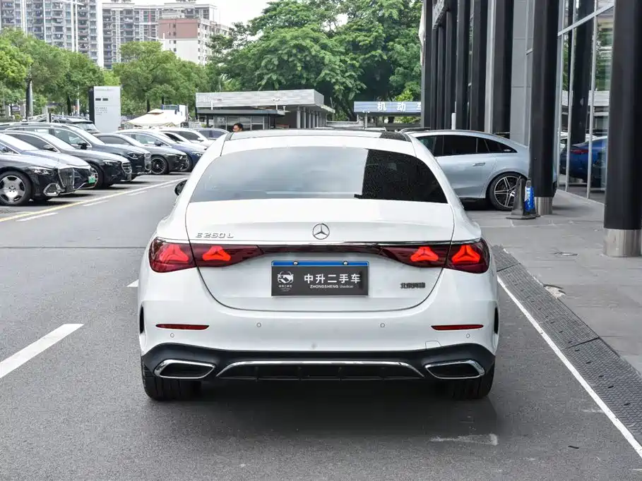 Mercedes-Benz E-Class — миниатюра 5