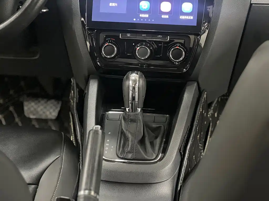 Volkswagen Sagitar — миниатюра 10
