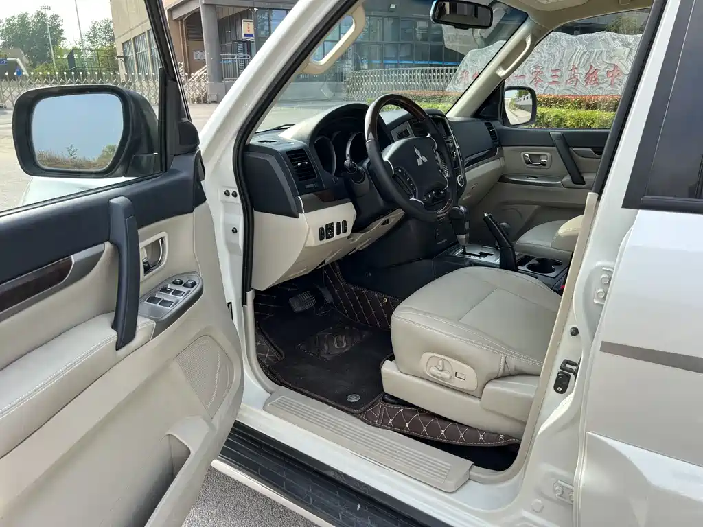 Mitsubishi V97 2018 3.8L