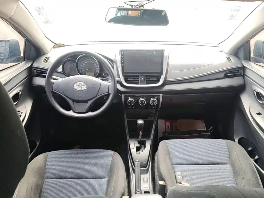 Toyota Yaris L — миниатюра 10