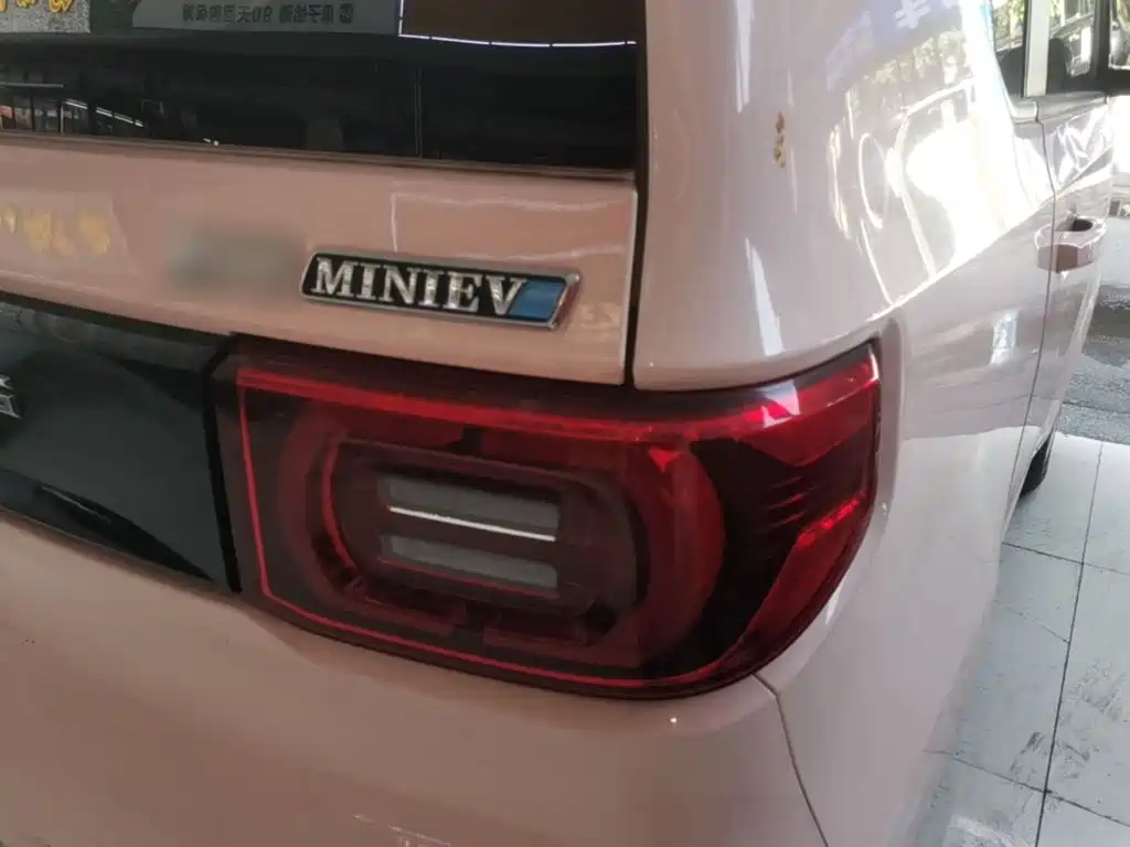 Wuling MINIEV — миниатюра 8
