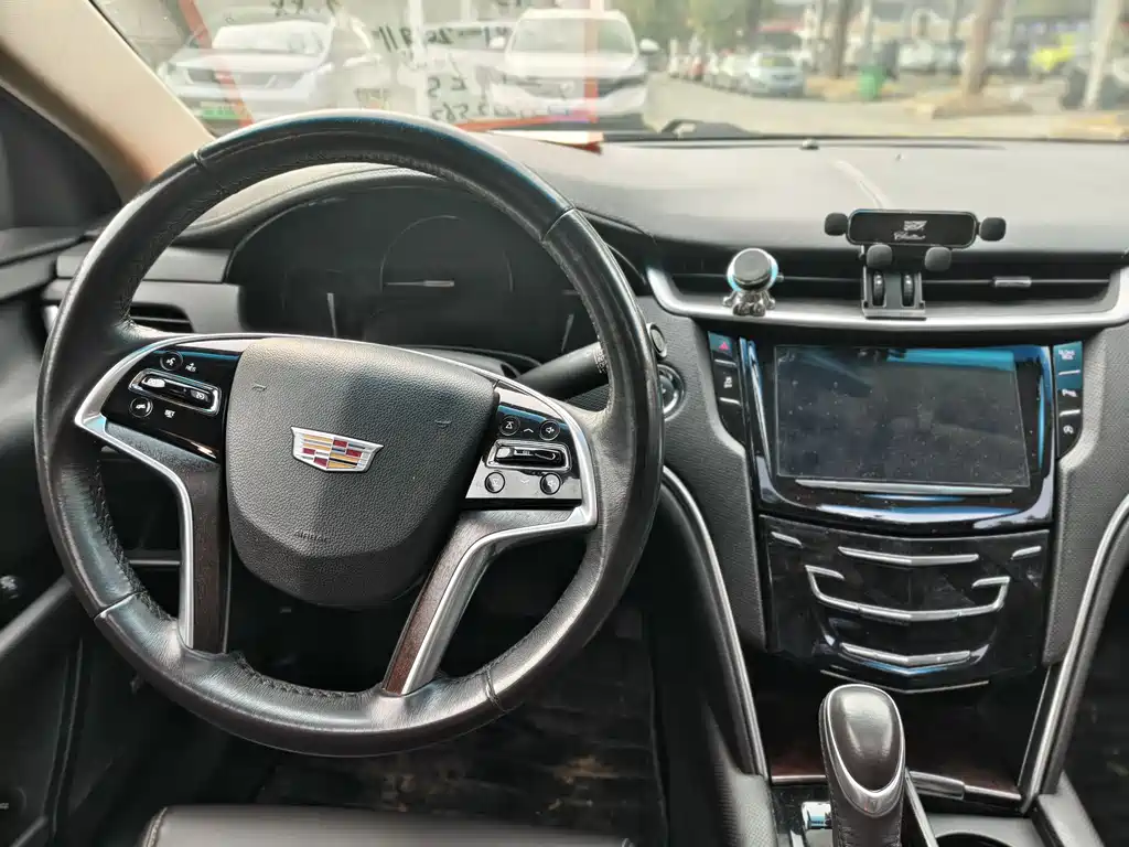 CADILLAC XTS