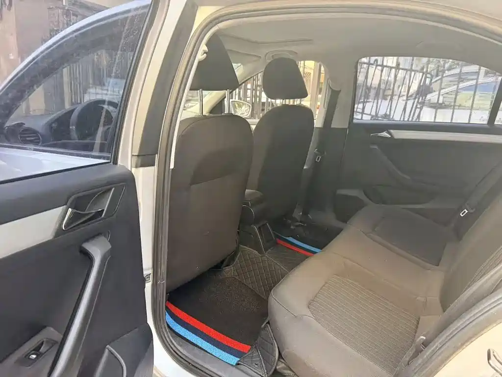 Volkswagen Jetta — миниатюра 7