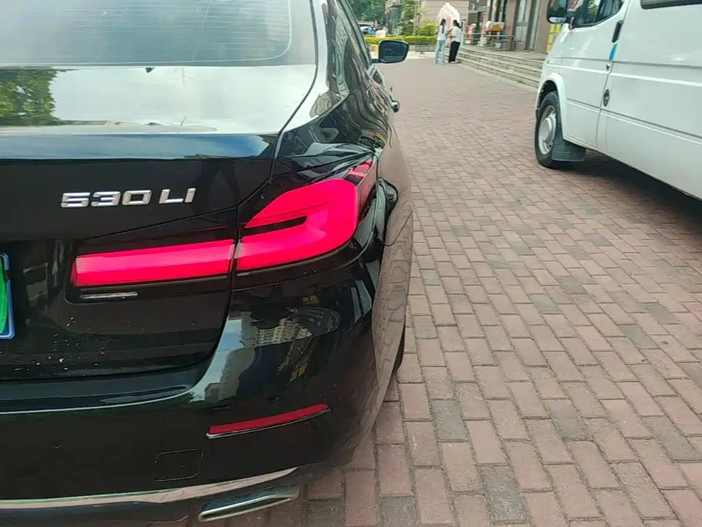BMW 5 Series — миниатюра 8
